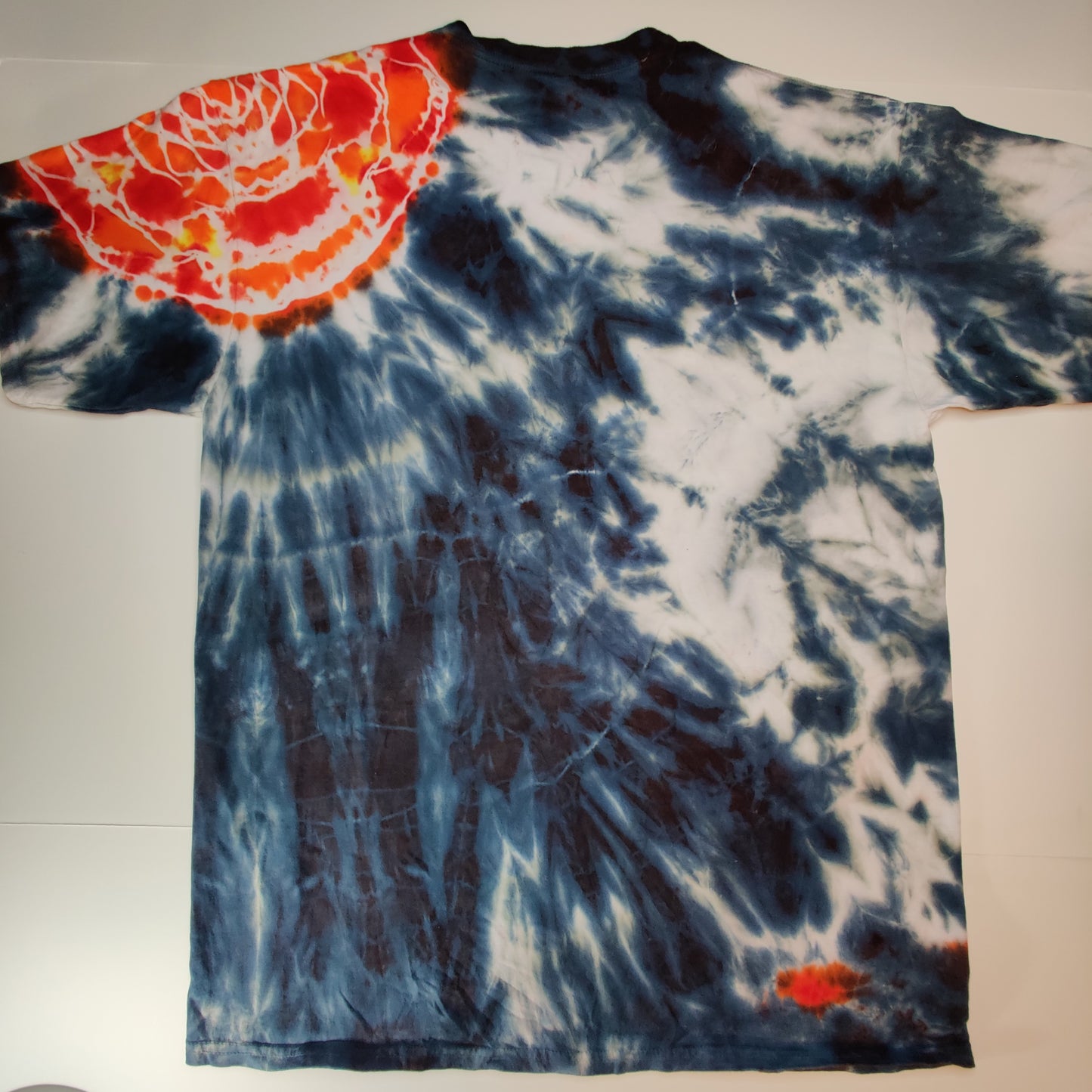 XL Tie Dye Shirt "Shoulder Mandala"