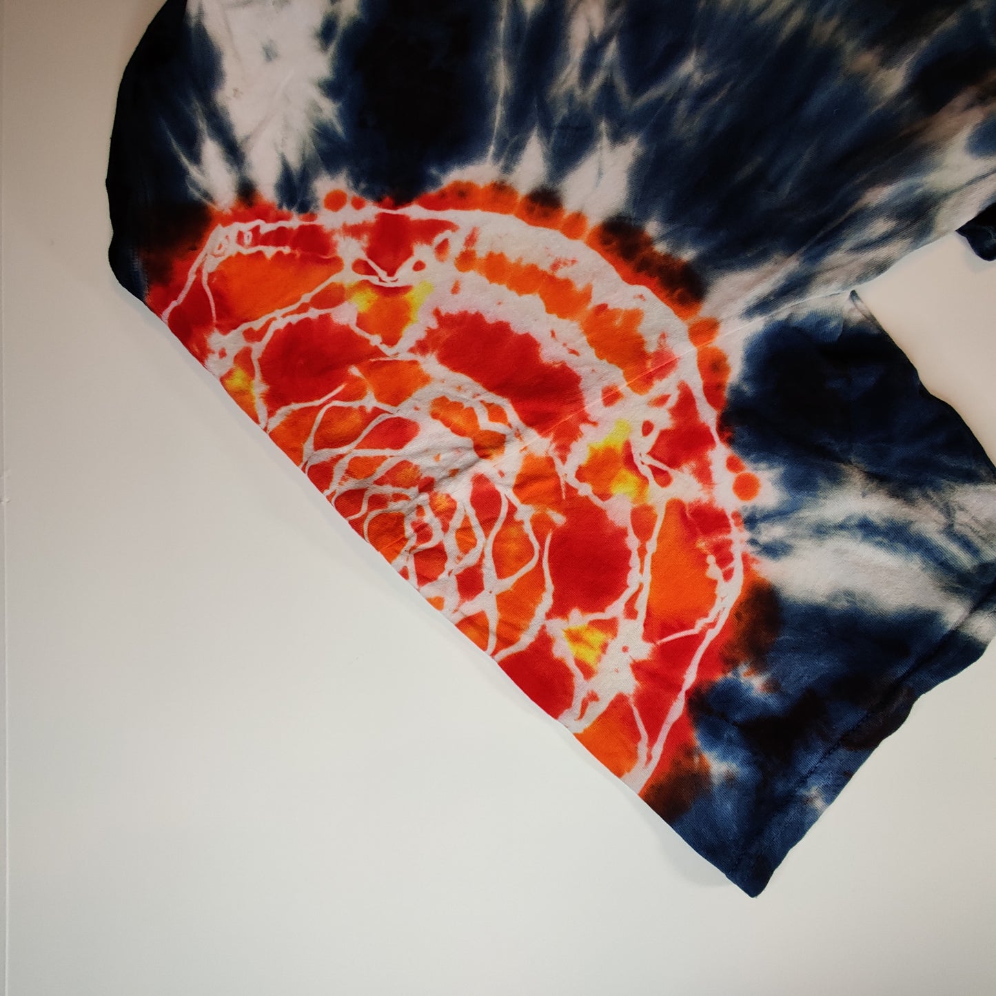 XL Tie Dye Shirt "Shoulder Mandala"