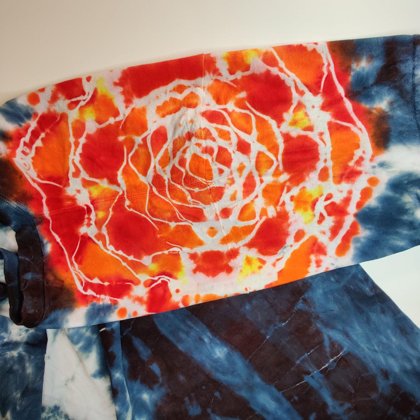 XL Tie Dye Shirt "Shoulder Mandala"