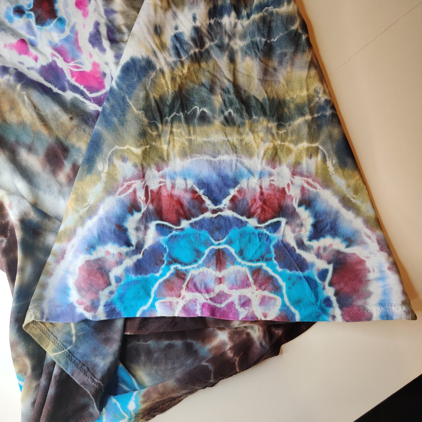 XL Tie Dye Shirt "Triangle Mandala"