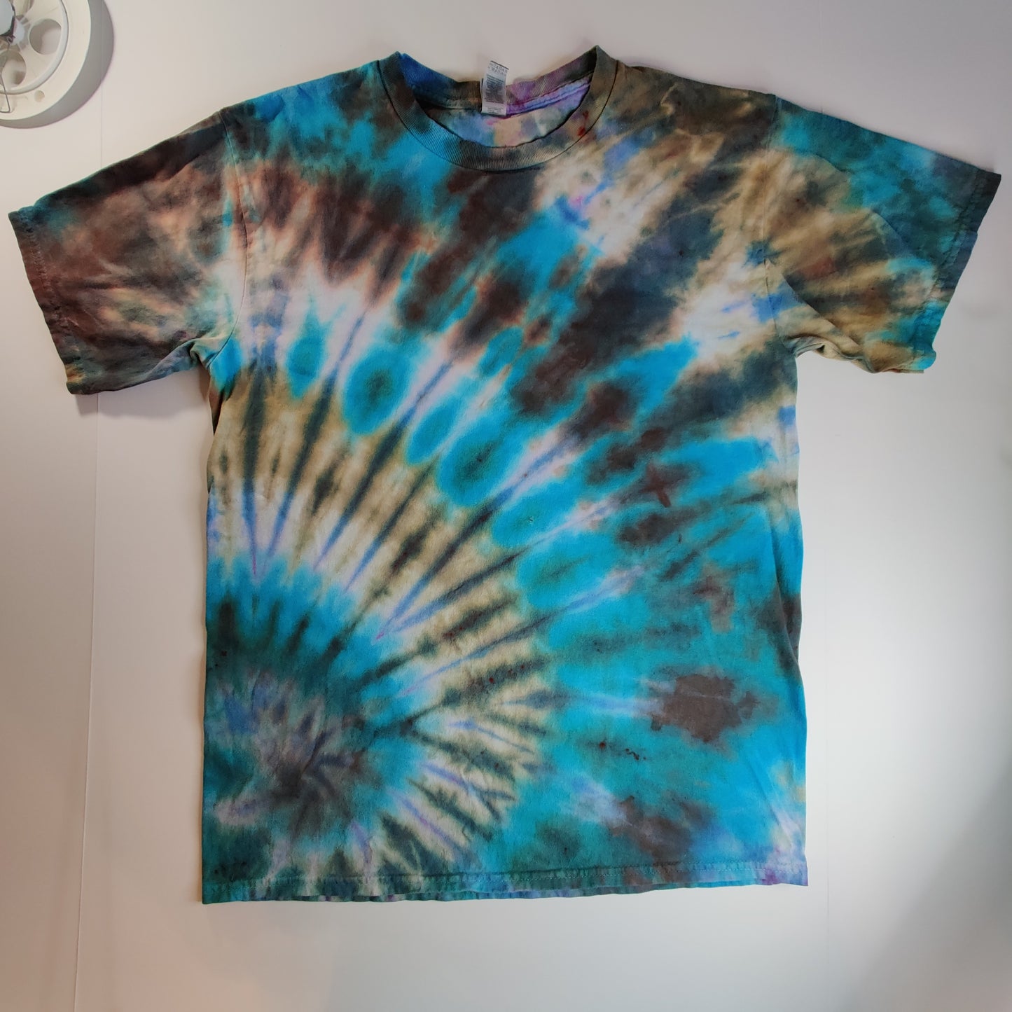 Medium Tie Dye Shirt "Spiral"