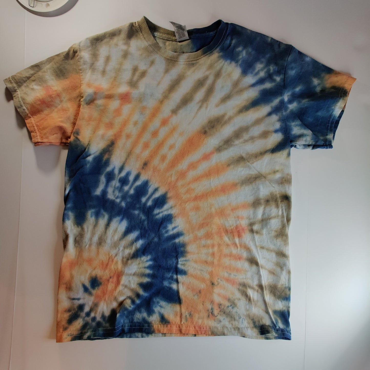 Medium Tie Dye Shirt "Spiral"